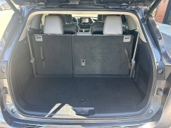 Used 2021  Toyota Highlander FWD &lpar;Natl&rpar; at Leadbelt Auto Sales near Leadington&comma; MO