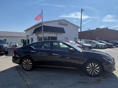 Used 2024  Nissan Altima 2.5 SV Sedan at Capitol Car Credit near Rantoul, IL