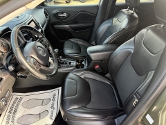 Used 2019  Jeep Cherokee 4d SUV 4WD Latitude Plus 2&period;4L at Capitol Car Credit near Rantoul&comma; IL