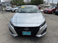 Used 2023  Nissan Altima 2&period;5 SL Sedan at Capitol Car Credit near Rantoul&comma; IL