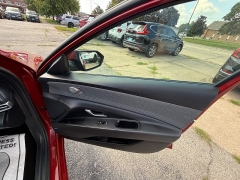 Used 2024  Hyundai Elantra Limited IVT at Capitol Car Credit near Rantoul&comma; IL
