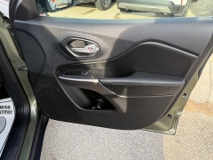 Used 2019  Jeep Cherokee 4d SUV 4WD Latitude Plus 2&period;4L at Capitol Car Credit near Rantoul&comma; IL