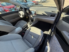 Used 2017  Hyundai Elantra 4d Sedan SE Auto at Capitol Car Credit near Rantoul, IL