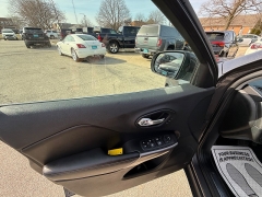 Used 2019  Jeep Cherokee 4d SUV 4WD Limited 3&period;2L at Capitol Car Credit near Rantoul&comma; IL