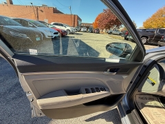 Used 2017  Hyundai Elantra 4d Sedan SE Auto at Capitol Car Credit near Rantoul, IL