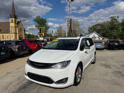 Used 2017 Chrysler Pacifica 4d Wagon Limited at Capitol Car Credit near Rantoul, IL