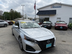 Used 2023  Nissan Altima 2&period;5 SL Sedan at Capitol Car Credit near Rantoul&comma; IL