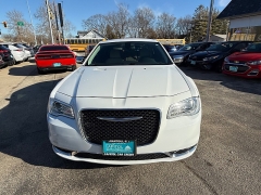 Used 2019  Chrysler 300 4d Sedan RWD Limited at Capitol Car Credit near Rantoul&comma; IL