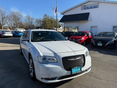 Used 2019  Chrysler 300 4d Sedan RWD Limited at Capitol Car Credit near Rantoul&comma; IL