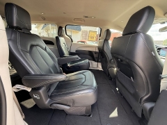 Used 2022  Chrysler Pacifica Touring L FWD at Capitol Car Credit near Rantoul, IL