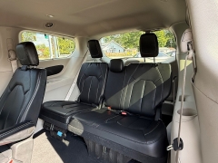 Used 2022  Chrysler Pacifica Touring L FWD at Capitol Car Credit near Rantoul, IL