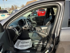 Used 2019  Jeep Cherokee 4d SUV 4WD Limited 3&period;2L at Capitol Car Credit near Rantoul&comma; IL