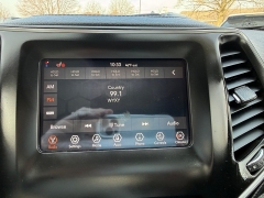 Used 2019  Jeep Cherokee 4d SUV 4WD Latitude Plus 2&period;4L at Capitol Car Credit near Rantoul&comma; IL