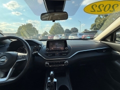 Used 2022  Nissan Altima 2.5 SR Sedan at Capitol Car Credit near Rantoul, IL