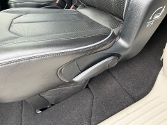 Used 2017  Chrysler Pacifica 4d Wagon Limited at Capitol Car Credit near Rantoul&comma; IL