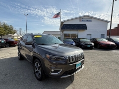 Used 2019  Jeep Cherokee 4d SUV 4WD Limited 3&period;2L at Capitol Car Credit near Rantoul&comma; IL