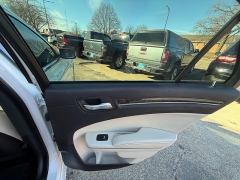 Used 2019  Chrysler 300 4d Sedan RWD Limited at Capitol Car Credit near Rantoul&comma; IL