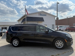 Used 2022  Chrysler Pacifica Touring L FWD at Capitol Car Credit near Rantoul, IL