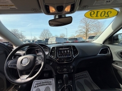 Used 2019  Jeep Cherokee 4d SUV 4WD Limited 3&period;2L at Capitol Car Credit near Rantoul&comma; IL