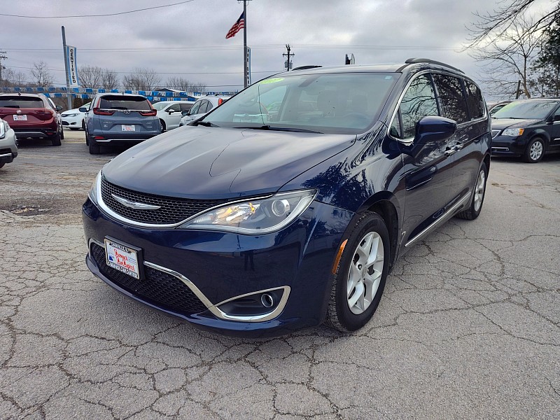 Used 2017  Chrysler Pacifica 4d Wagon Touring Plus at Capitol Car Credit near Rantoul, IL