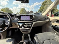 Used 2022  Chrysler Pacifica Touring L FWD at Capitol Car Credit near Rantoul, IL