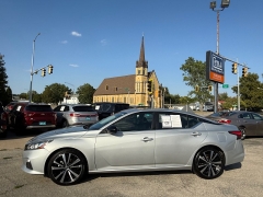 Used 2022  Nissan Altima 2.5 SR Sedan at Capitol Car Credit near Rantoul, IL