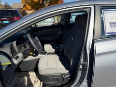 Used 2017  Hyundai Elantra 4d Sedan SE Auto at Capitol Car Credit near Rantoul, IL