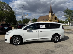 Used 2017  Chrysler Pacifica 4d Wagon Limited at Capitol Car Credit near Rantoul&comma; IL