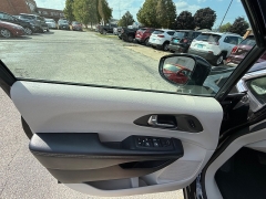 Used 2022  Chrysler Pacifica Touring L FWD at Capitol Car Credit near Rantoul, IL