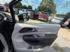 Used 2022  Chrysler Pacifica Touring L FWD at Capitol Car Credit near Rantoul, IL