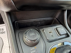 Used 2019  Jeep Cherokee 4d SUV 4WD Limited 3&period;2L at Capitol Car Credit near Rantoul&comma; IL