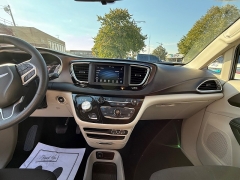 Used 2021  Chrysler Voyager L FWD at Capitol Car Credit near Rantoul, IL