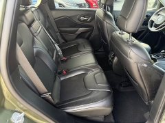 Used 2019  Jeep Cherokee 4d SUV 4WD Latitude Plus 2&period;4L at Capitol Car Credit near Rantoul&comma; IL