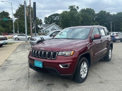  2020 Jeep Grand Cherokee 4d SUV 4WD Laredo at Capitol Car Credit near Rantoul&comma; IL