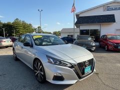 Used 2022  Nissan Altima 2.5 SR Sedan at Capitol Car Credit near Rantoul, IL