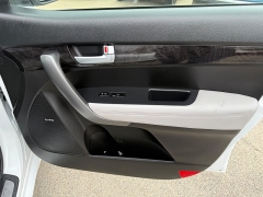 Used 2014  Kia Sorento 4d SUV AWD SX Limited at Capitol Car Credit near Rantoul&comma; IL