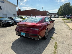 Used 2024  Hyundai Elantra Limited IVT at Capitol Car Credit near Rantoul&comma; IL