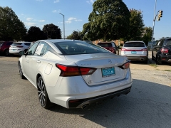Used 2022  Nissan Altima 2.5 SR Sedan at Capitol Car Credit near Rantoul, IL