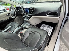 Used 2017  Chrysler Pacifica 4d Wagon Limited at Capitol Car Credit near Rantoul&comma; IL