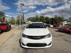 Used 2017  Chrysler Pacifica 4d Wagon Limited at Capitol Car Credit near Rantoul&comma; IL