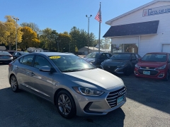 Used 2017  Hyundai Elantra 4d Sedan SE Auto at Capitol Car Credit near Rantoul, IL