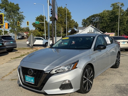 Used 2022 Nissan Altima 2.5 SR Sedan at Capitol Car Credit near Rantoul, IL