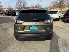 Used 2019  Jeep Cherokee 4d SUV 4WD Latitude Plus 2&period;4L at Capitol Car Credit near Rantoul&comma; IL