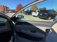 Used 2017  Hyundai Elantra 4d Sedan SE Auto at Capitol Car Credit near Rantoul, IL