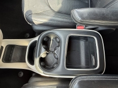 Used 2022  Chrysler Pacifica Touring L FWD at Capitol Car Credit near Rantoul, IL