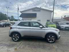 Used 2024  Hyundai Venue SEL IVT at Capitol Car Credit near Rantoul&comma; IL