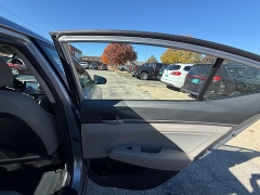 Used 2017  Hyundai Elantra 4d Sedan SE Auto at Capitol Car Credit near Rantoul, IL