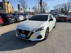  2020 Nissan Altima 4d Sedan FWD 2&period;5L SR at Capitol Car Credit near Rantoul&comma; IL