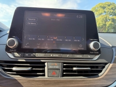 Used 2024  Nissan Altima 2.5 SV Sedan at Capitol Car Credit near Rantoul, IL