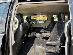 Used 2022  Chrysler Pacifica Touring L FWD at Capitol Car Credit near Rantoul, IL